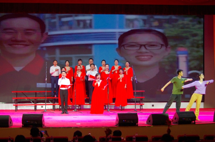 C:\Users\Administrator\Desktop\2023工会\2023歌咏比赛\“践行二十大 同声颂初心”红歌会选图\艺术系分工会《党的赞歌》《祖国不能忘记》.jpg